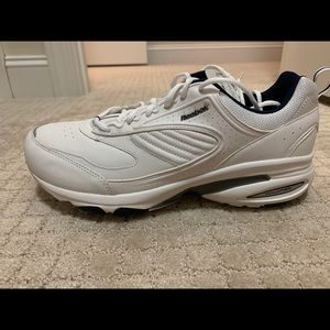 Men’s Reebok wide tennis shoes